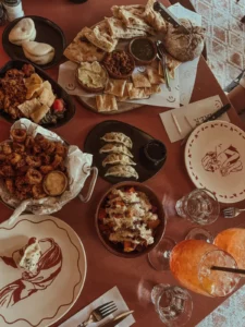 Sharing food bij Smaek, een van de beste restaurants in Scherpenisse op Tholen